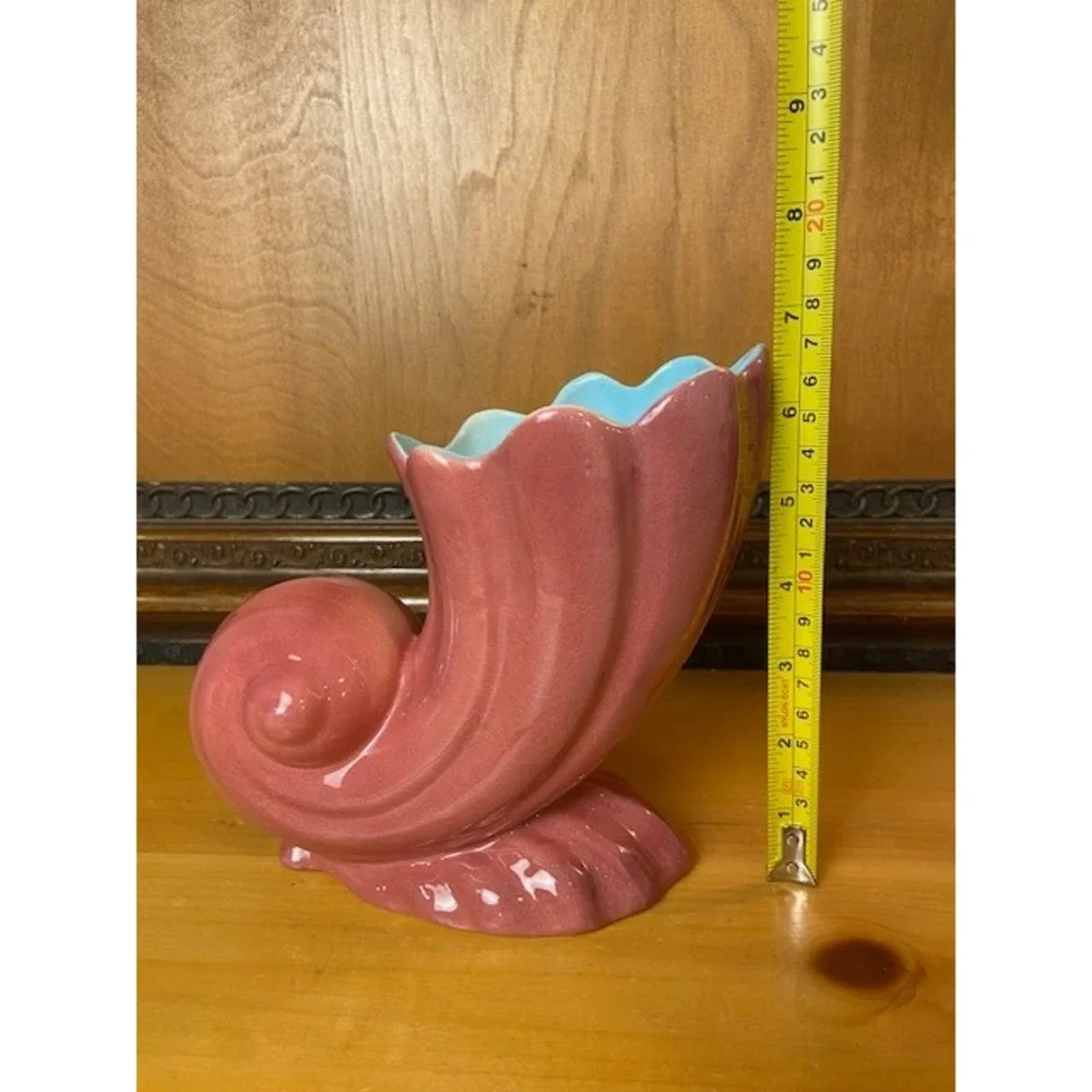 Vintage Weil Ware California Pottery Pink Cornucopia Shell Vase Scalloped 6.75